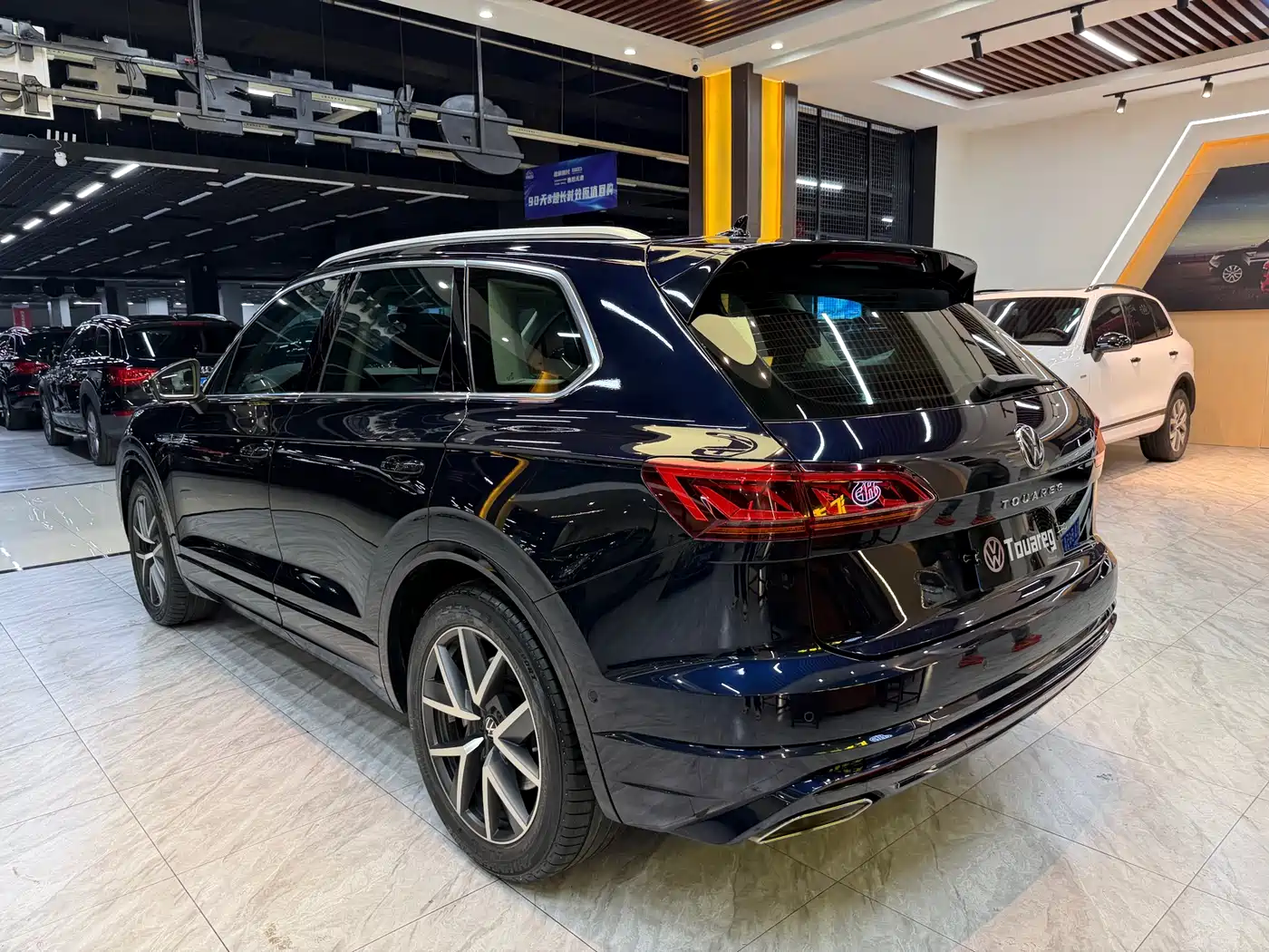 VOLKSWAGEN TOUAREG