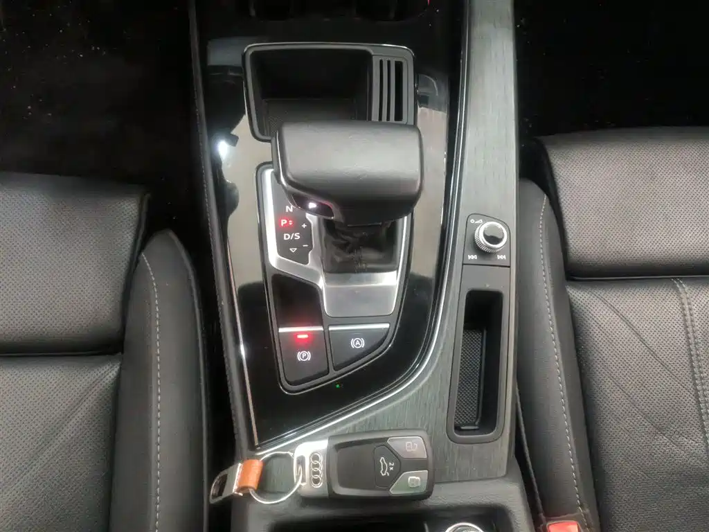Audi A4L 2023 40 TFSI Luxury Sport фото 10