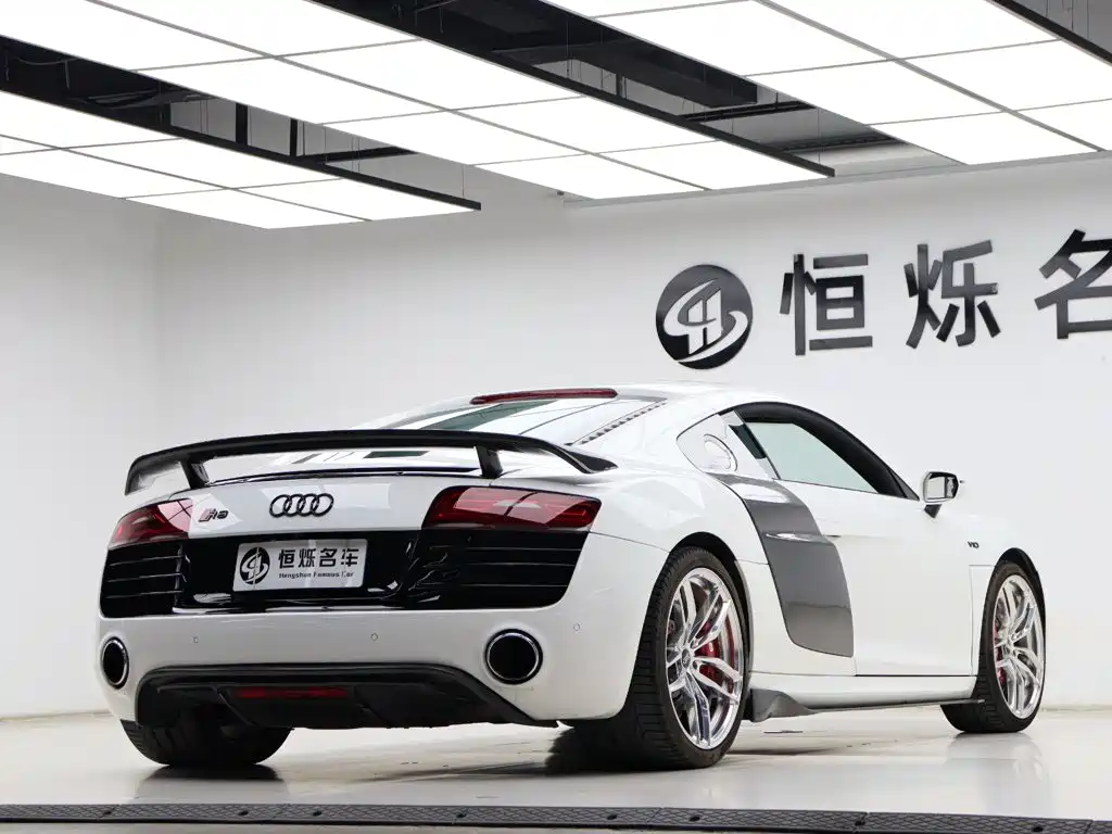 Фото 23 - Audi R8