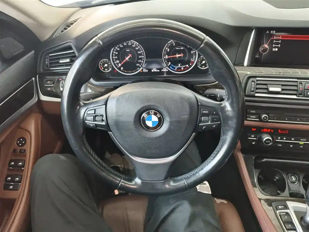 BMW 5 Series 2017 528Li Leading Edition фото 7