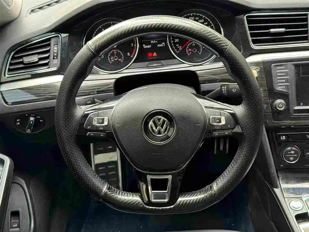 Volkswagen Lamando 2015 330TSI DSG Luxury Edition фото 6