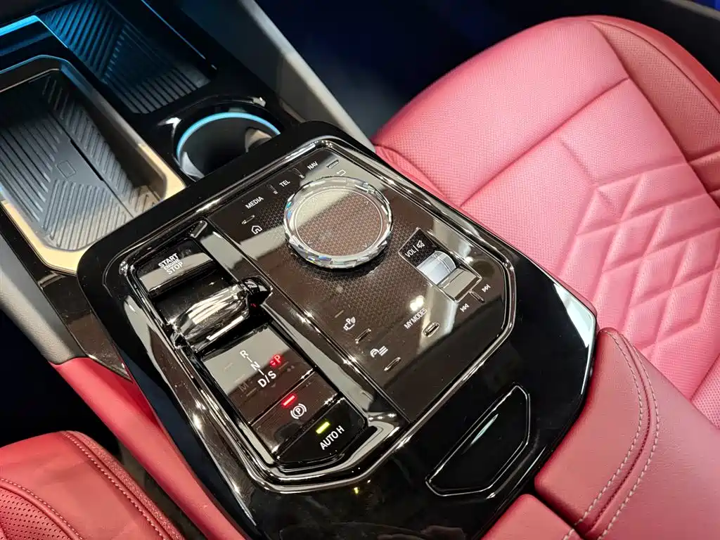 BMW 5 Series 2025 530Li Premium M Sport Package фото 15