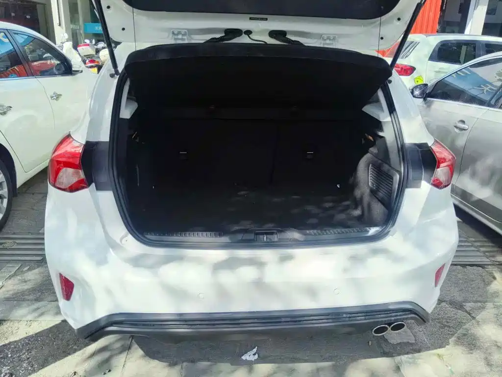 Ford Focus 2022 2021 Hatchback EcoBoost 180 Auto Trend