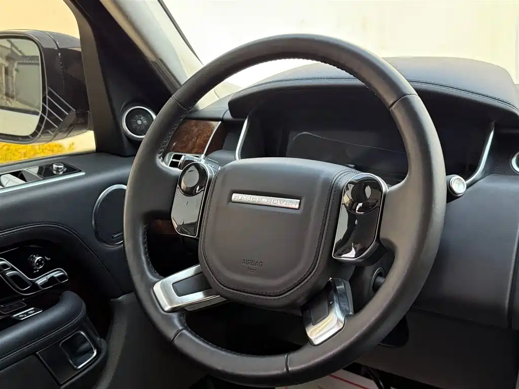 Land Rover Range Rover 2020 3.0 L6 Heritage Extended Edition фото 31