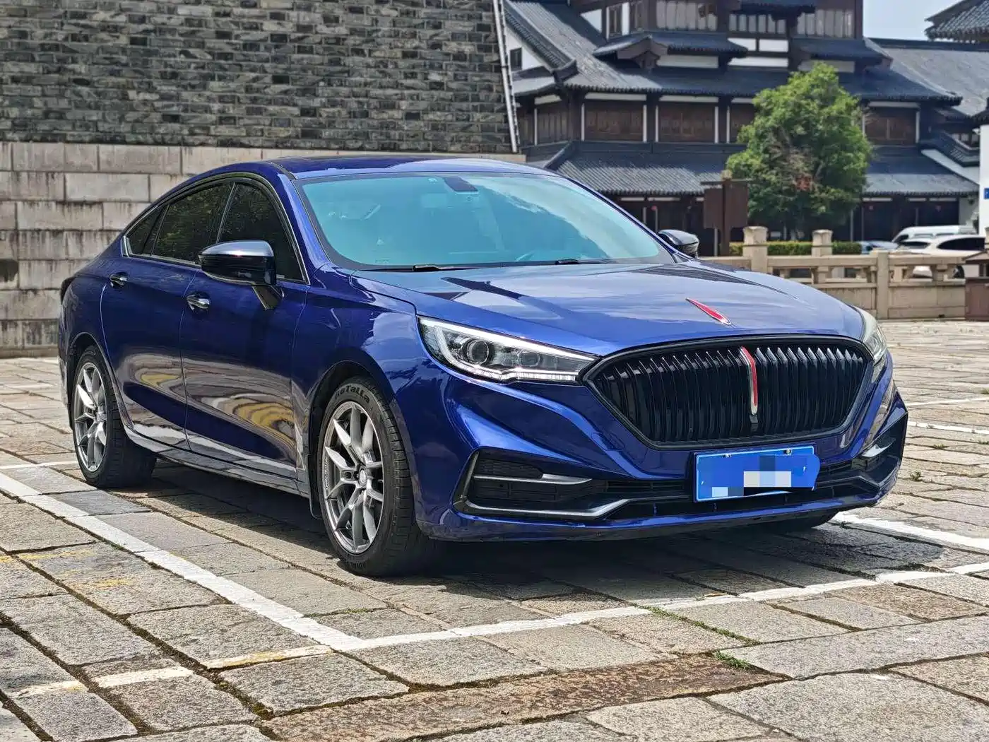 Фото 7 - Hongqi H5