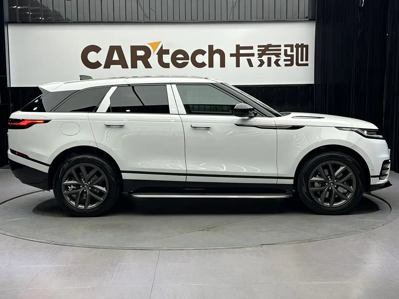 Land Rover Range Rover Velar 2024 Dynamic SE фото 4