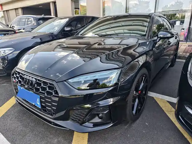 Audi A5 Sportback 40 TFSI, Stylish Elegant