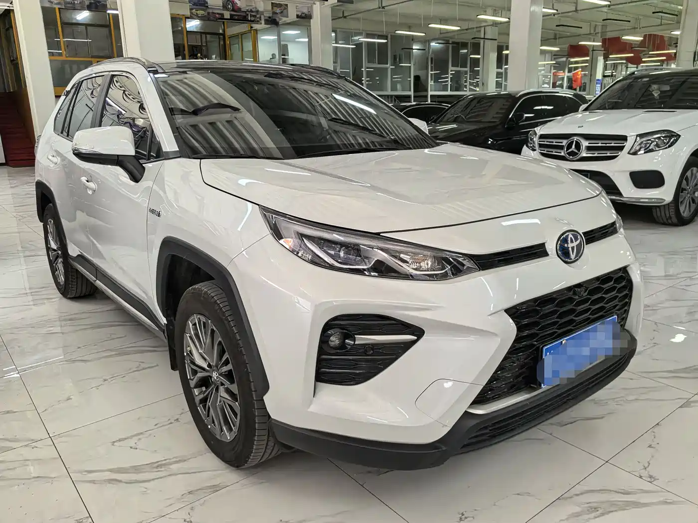 Toyota Wildlander 2024 2.0L CVT 4WD Luxury PLUS Edition фото 3