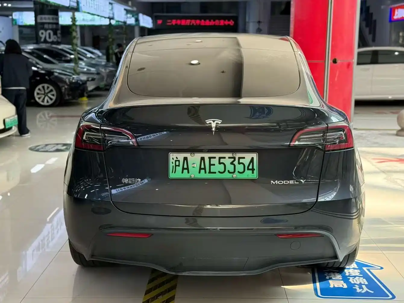 TESLA MODEL Y