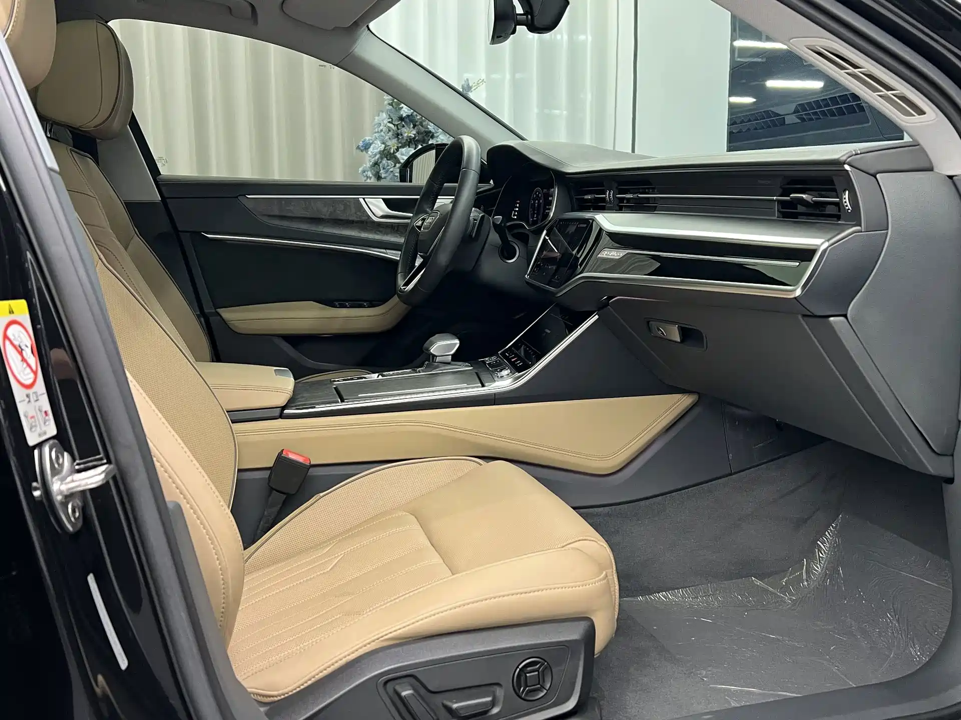 Фото 7 - Audi A6L