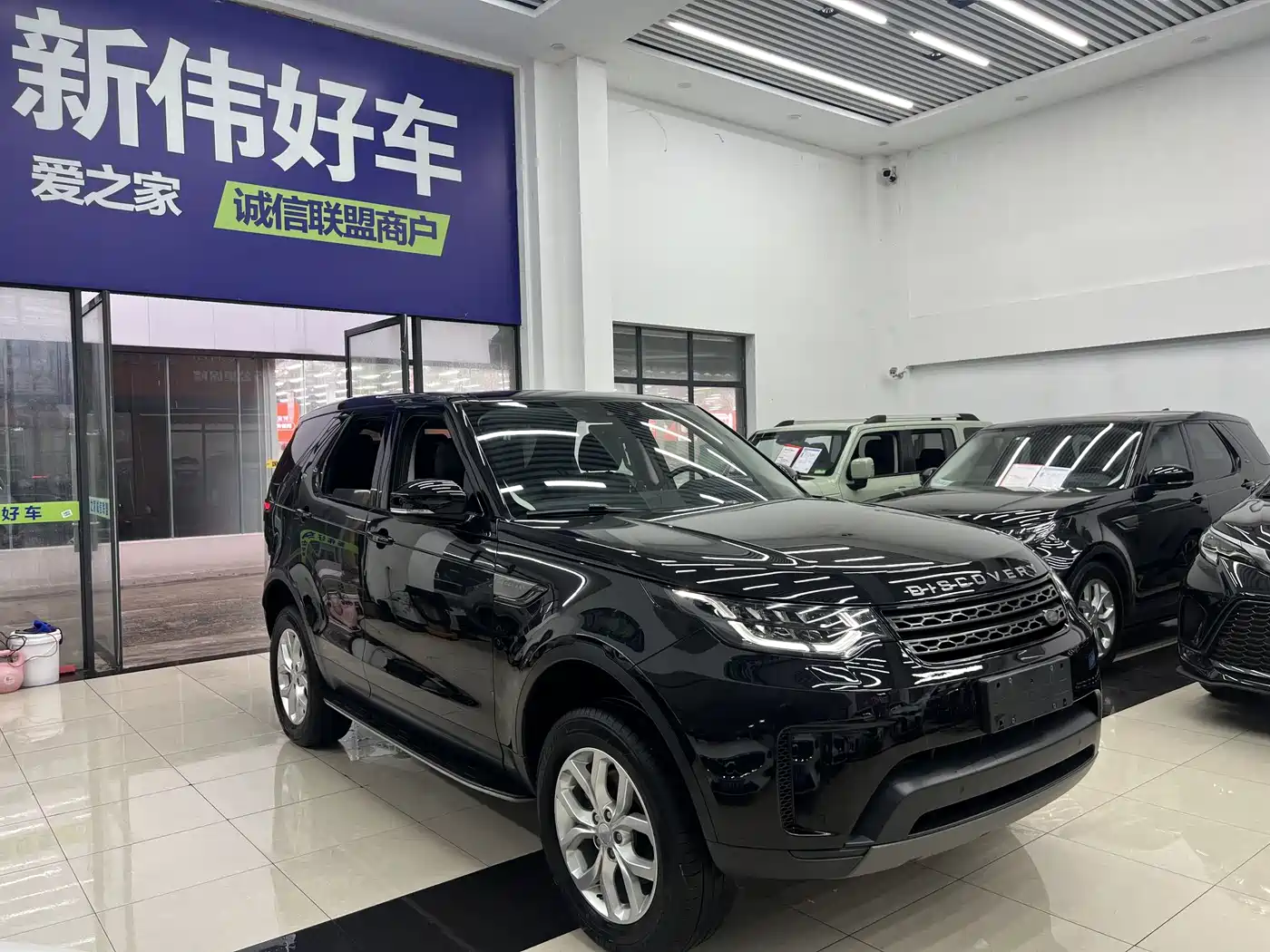 Land Rover Discovery 2018 2.0T SE фото 3