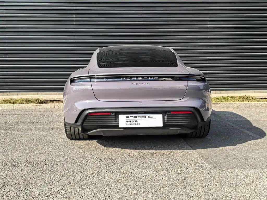 PORSCHE TAYCAN