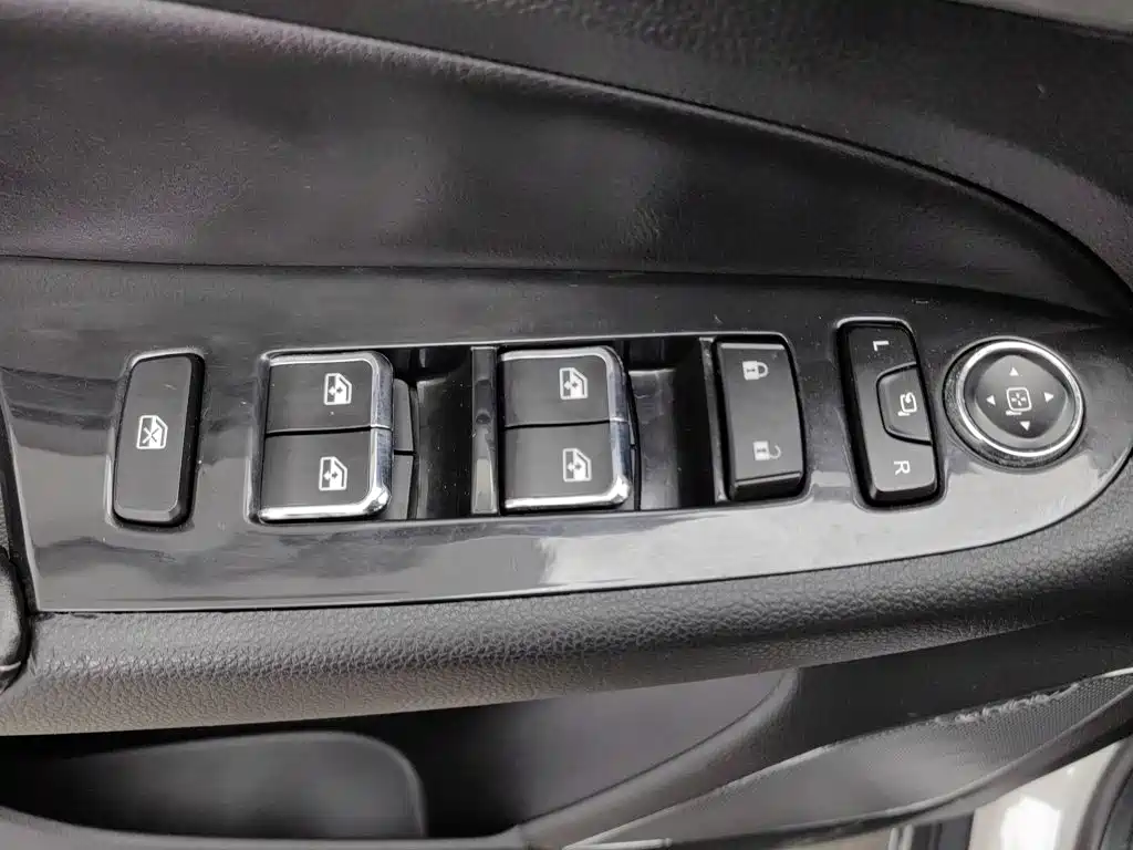 Photo 9 - Baojun 730