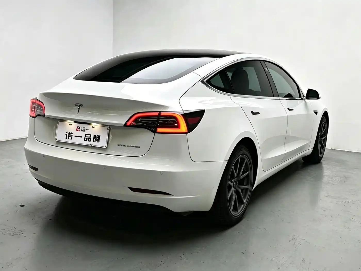 Tesla Model 3 (Import) 2019 2019 Long Range All-Wheel Drive Edition