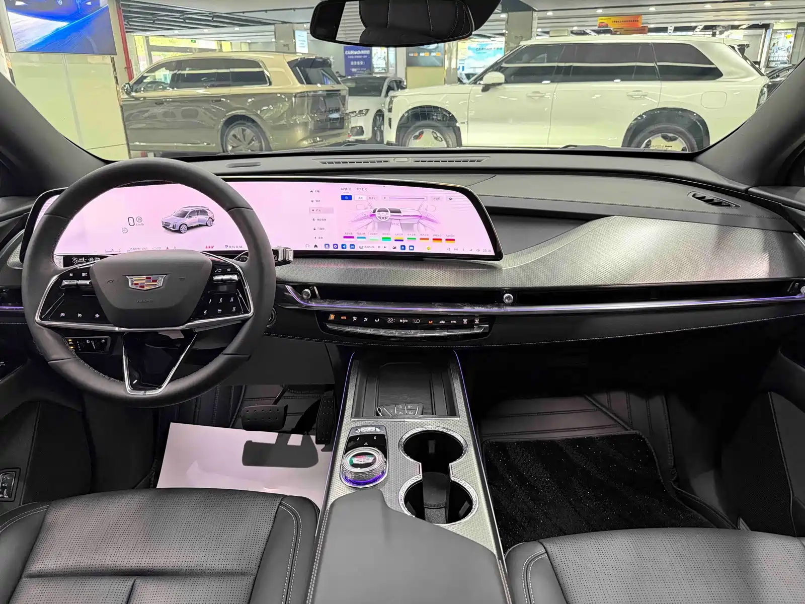 Фото 10 - Cadillac XT5