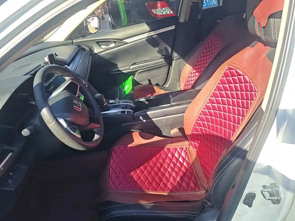 Фото 15 - Honda Civic