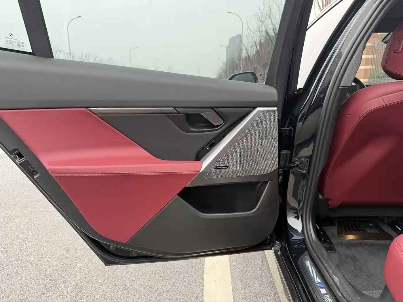 BMW 5 Series 2026 530Li Leading M Sport Package фото 13