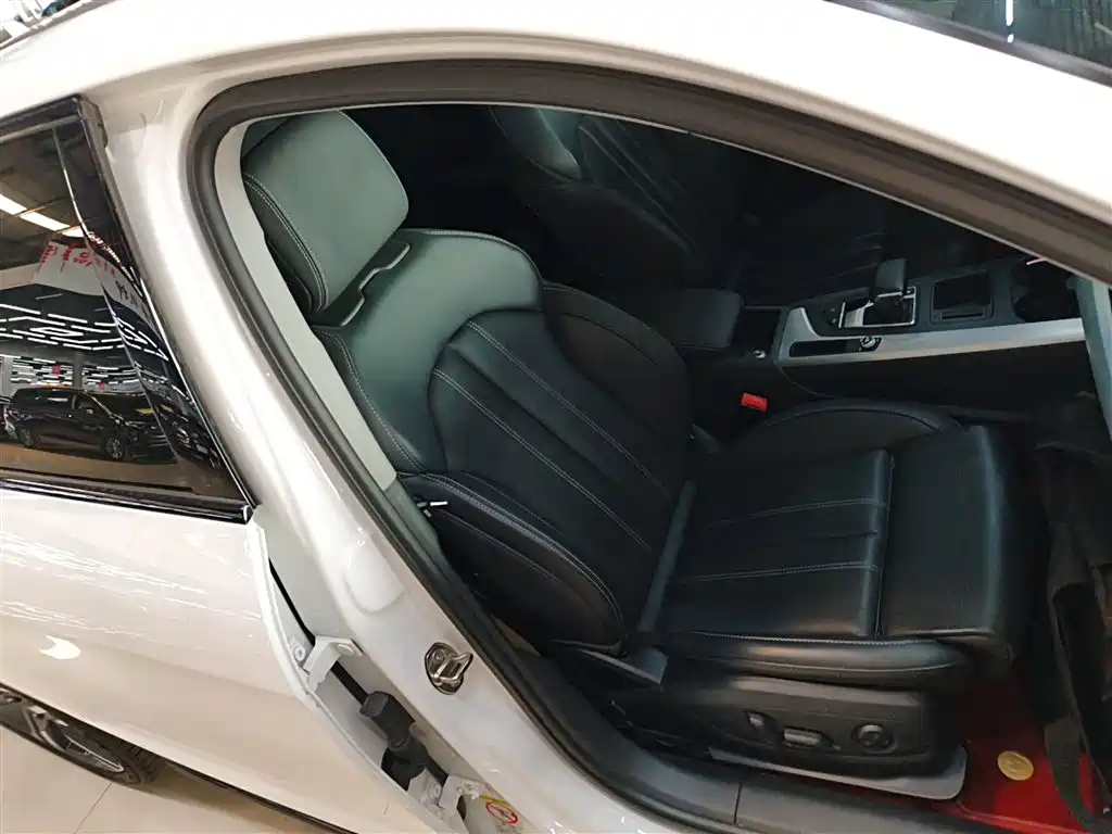 Audi A4L 2022 40 TFSI Luxury Dynamic фото 25