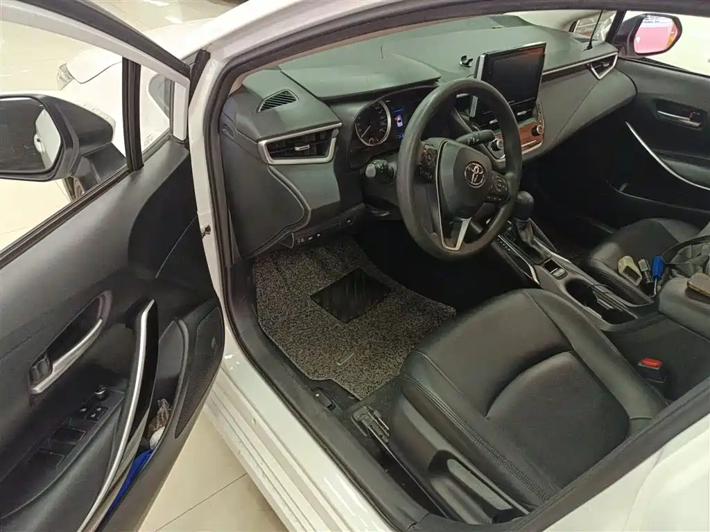 Toyota Corolla 2019 Hybrid 1.8L E-CVT GL-i Elite Edition фото 15