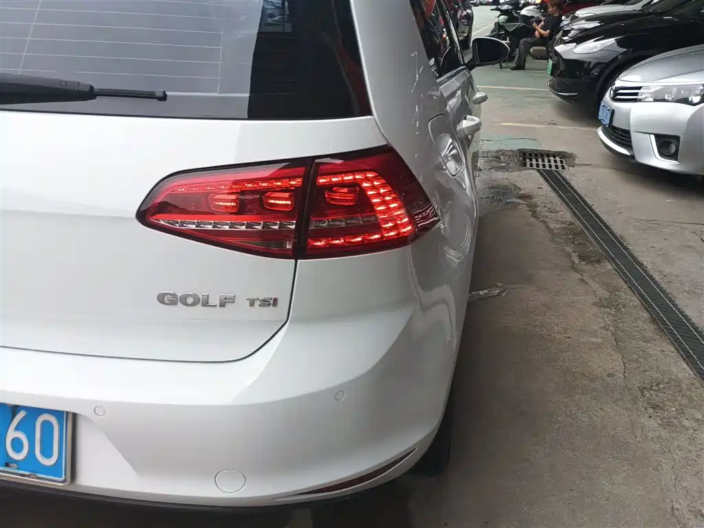 Volkswagen Golf 2016 230TSI Automatic Luxury фото 24