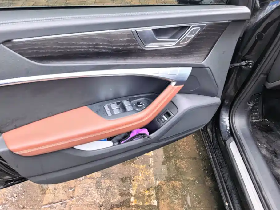 Photo 7 - Audi A6L