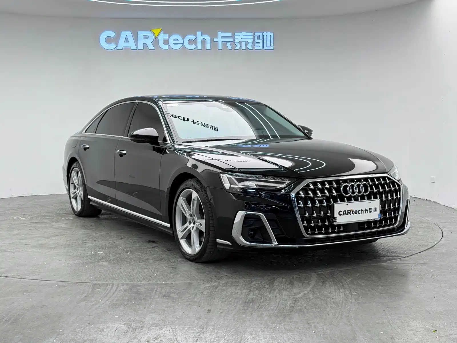 Photo 3 - Audi A8