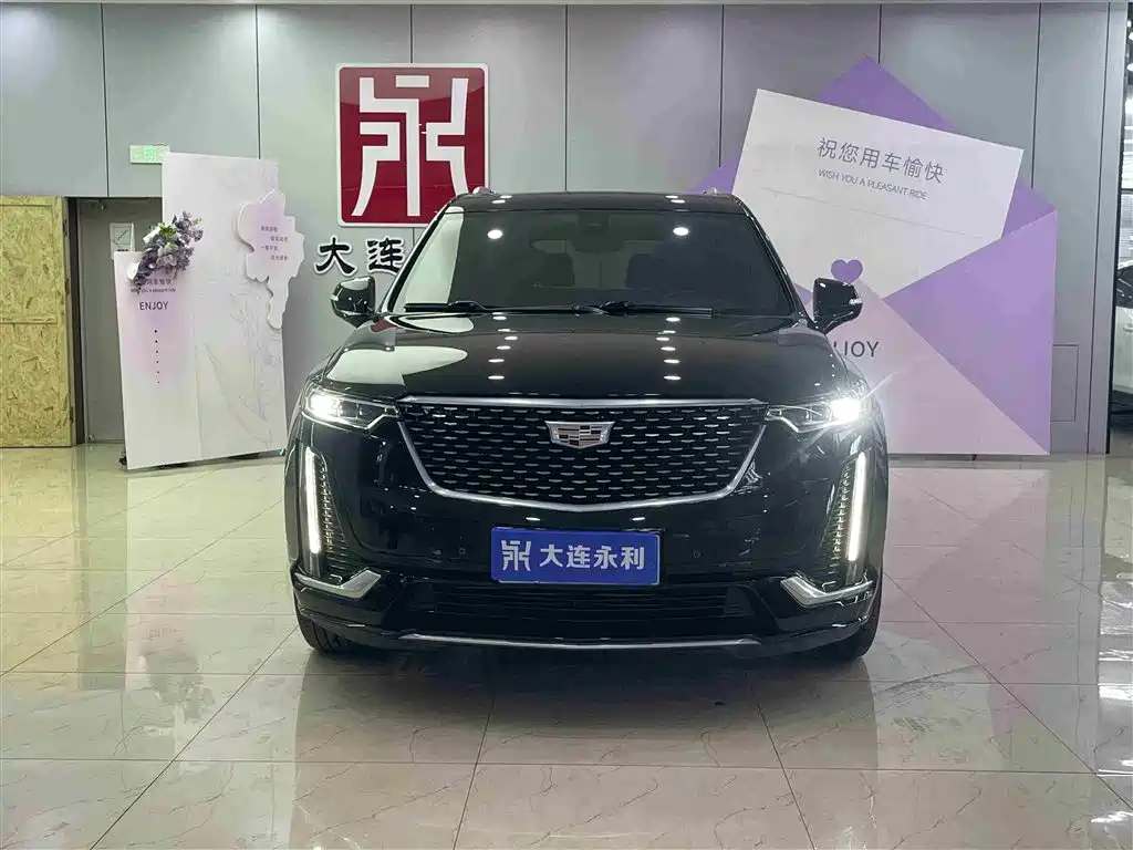 CADILLAC XT6