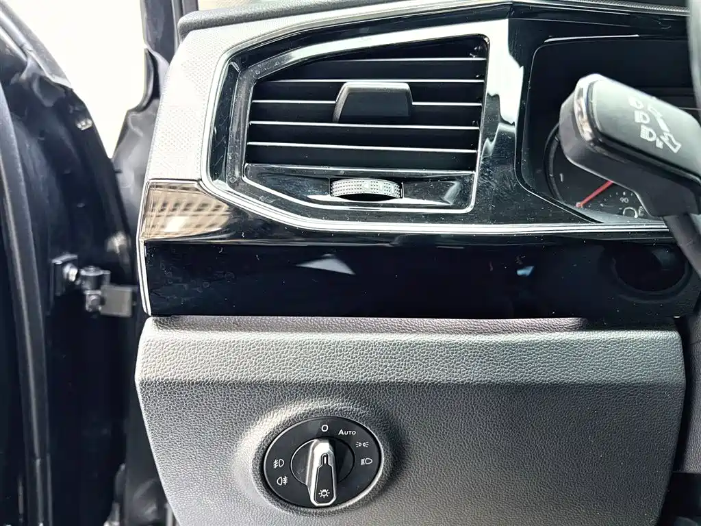 Volkswagen Tayron 2020 330TSI 2WD Luxury Smart Edition фото 15