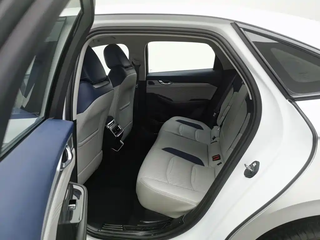 Photo 15 - Geely Preface