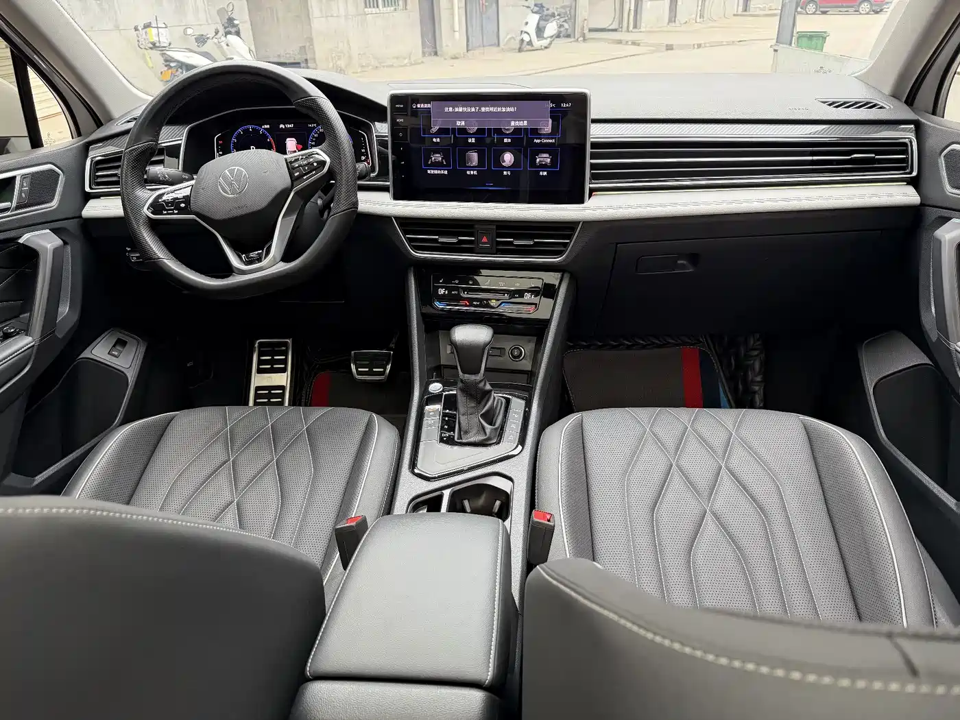 Volkswagen Tiguan L 2022 330TSI Auto 2WD R-Line Premium Edition фото 6