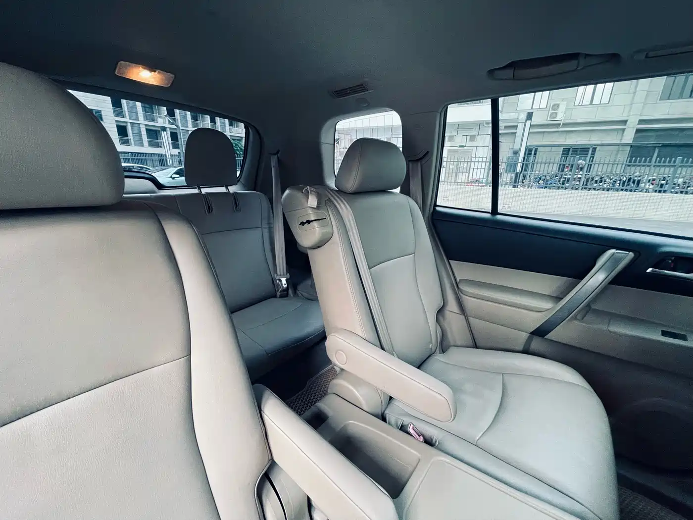 Toyota Highlander 2010 2009 3.5L 4WD 7-seater Luxury Edition
