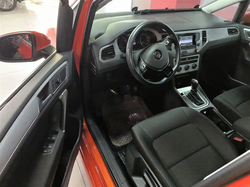 Volkswagen Golf Sportsvan 2016 230TSI Automatic Progressive фото 12