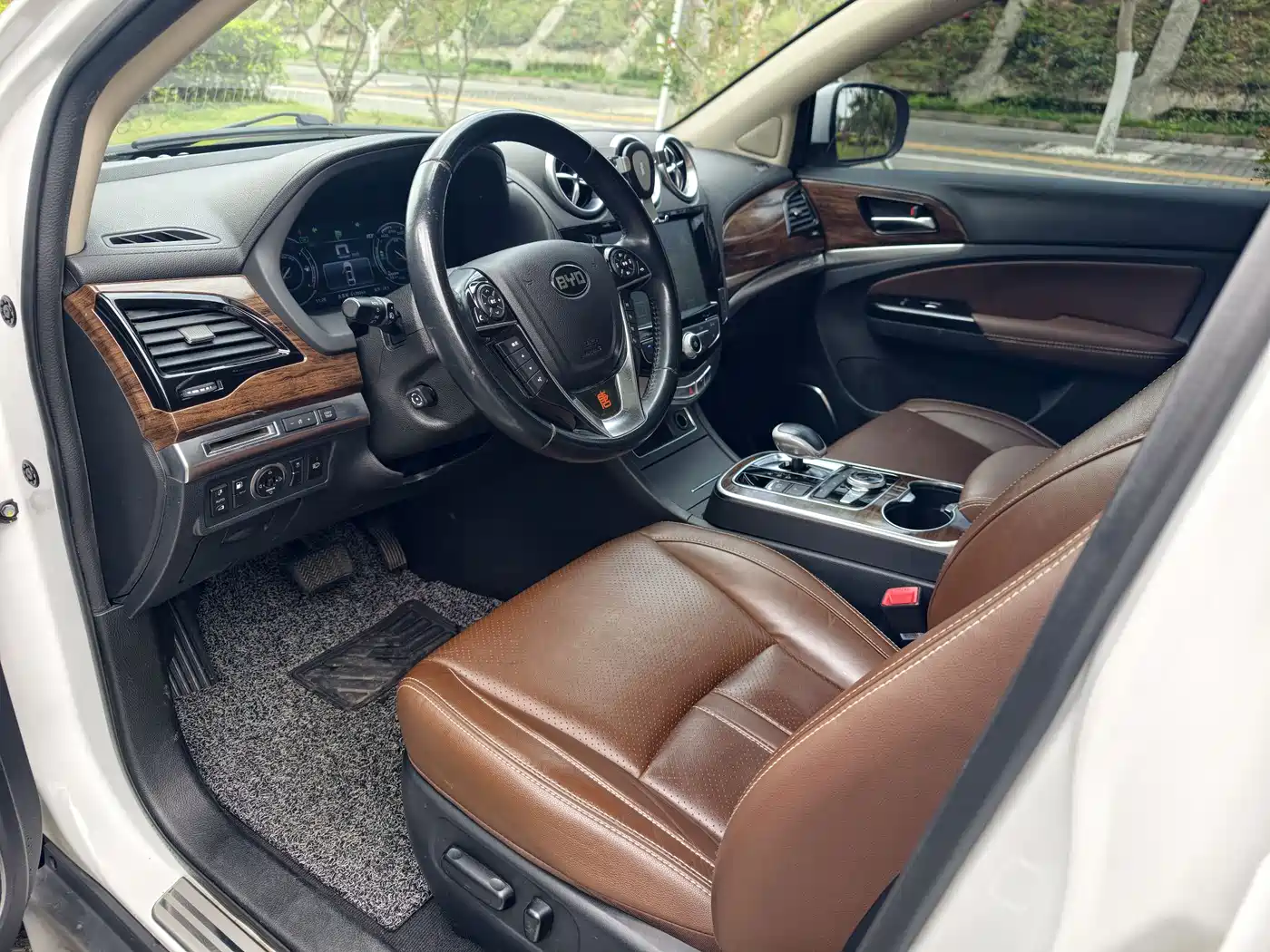 BYD Tang New Energy 2015 2.0T 4WD Flagship фото 8