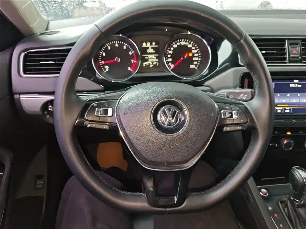 Volkswagen Sagitar 2018 1.6L Automatic Comfort фото 7