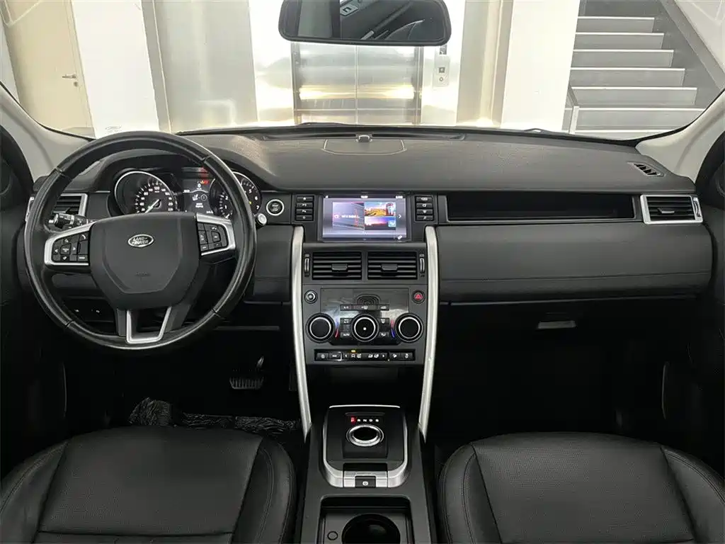 Land Rover Discovery Sport 2018 240PS SE Edition фото 6