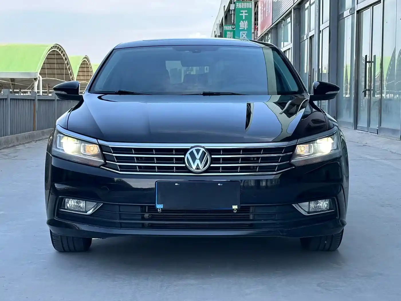 Volkswagen Passat 2016 330TSI DSG Honor Edition фото 2