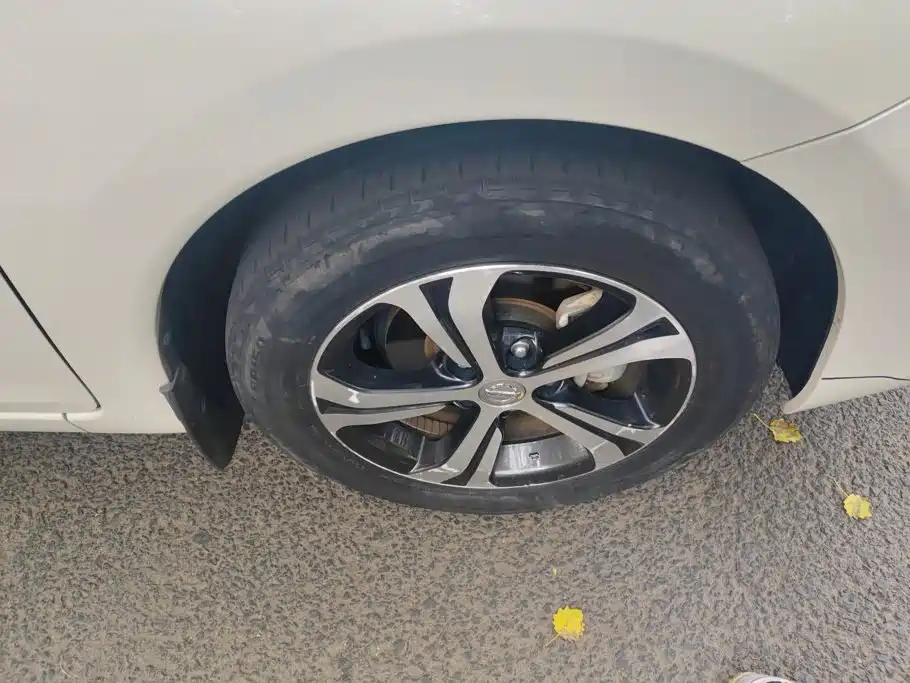 Photo 6 - Nissan Tiida
