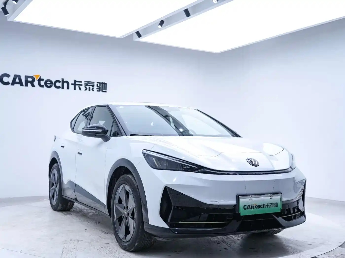 VOLKSWAGEN WITH THE CROWD 06