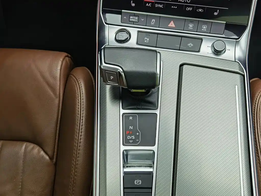 Фото 13 - Audi A6L