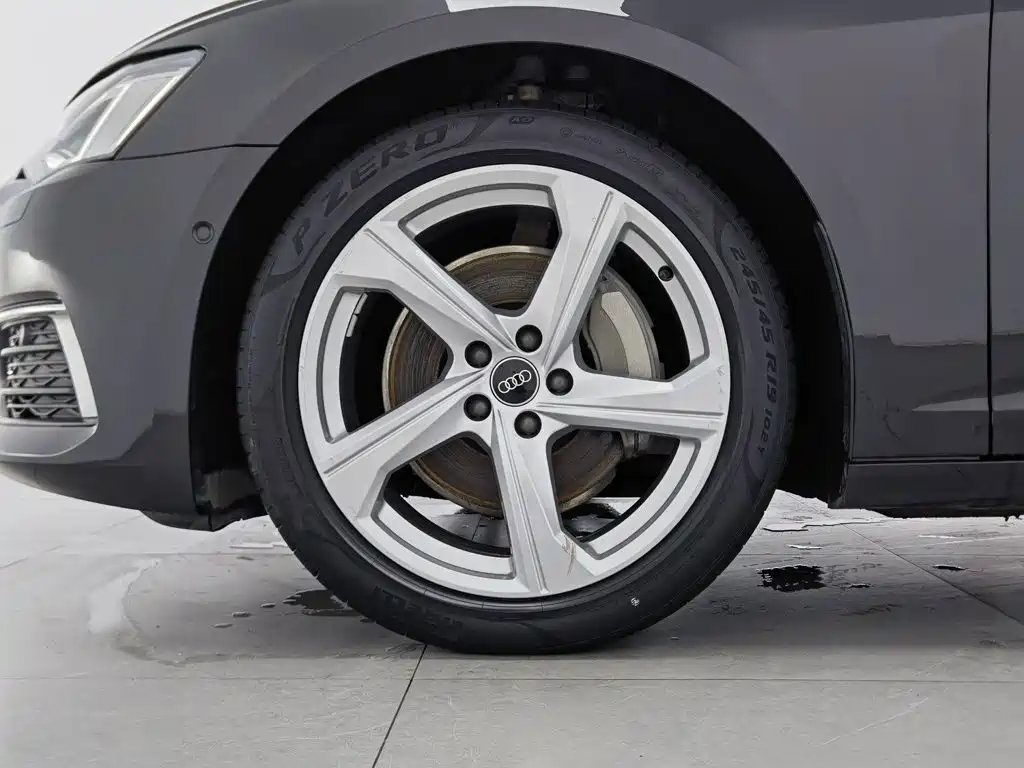Фото 17 - Audi A6L