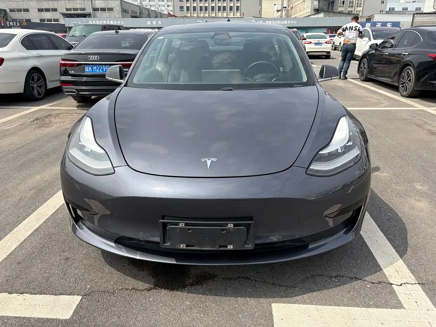 TESLA MODEL 3
