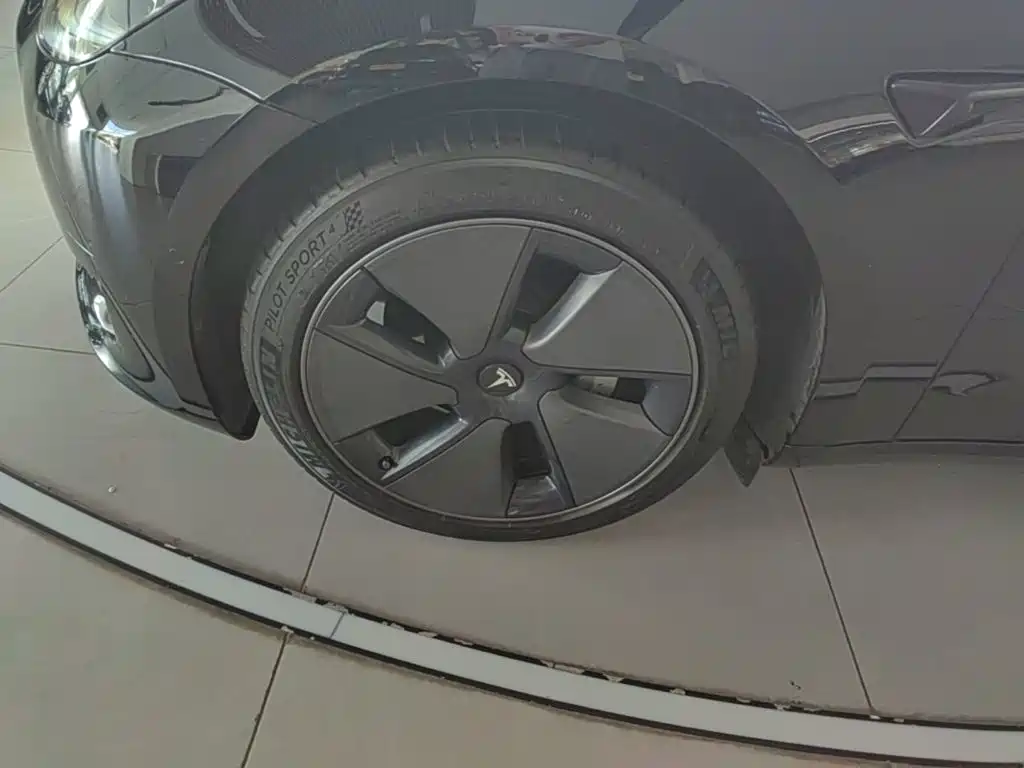 Фото 23 - Tesla Model 3