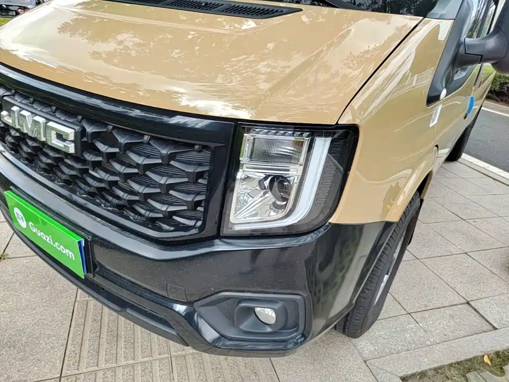 Jiangling JMC Fushun 2025 2025 Model 2.0T 8AT Diesel Medium Wheelbase Medium-High Roof Commercial Van 2/3 Seats