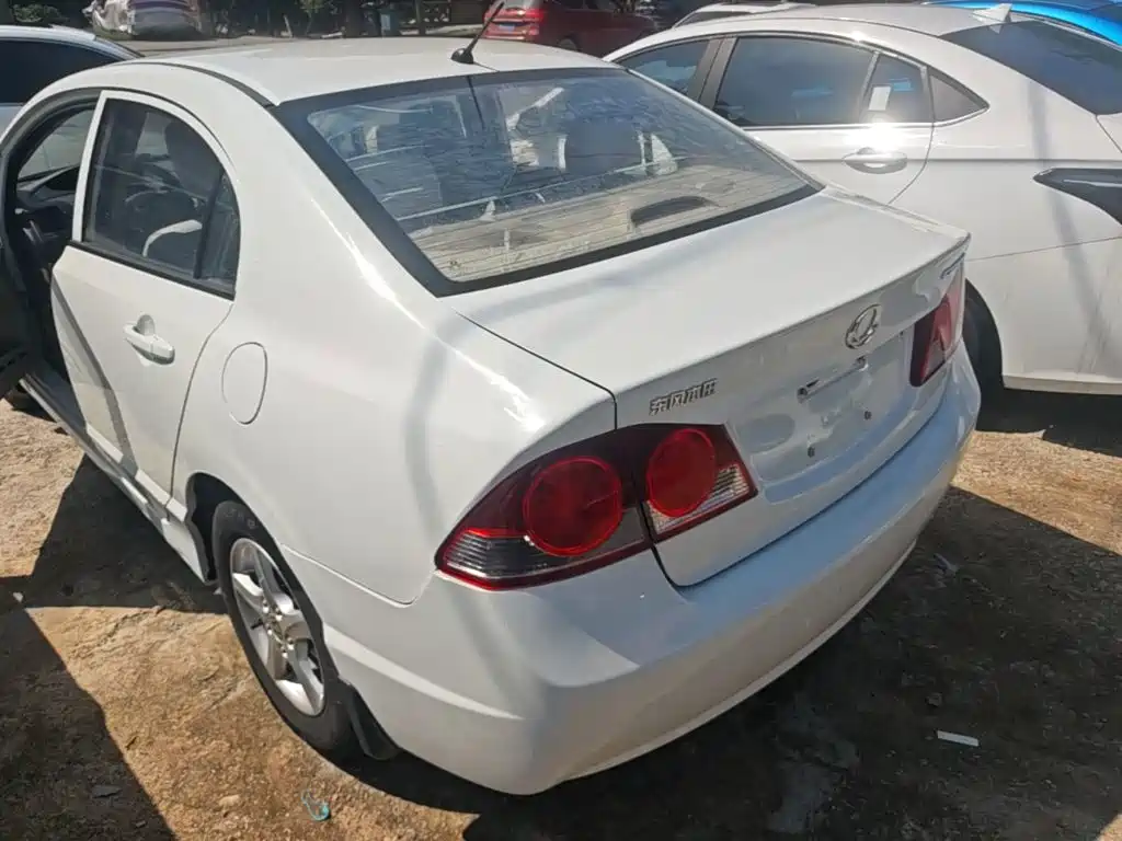 CIIMO CIIMO 2016 2015 1.8L Automatic Comfort Edition