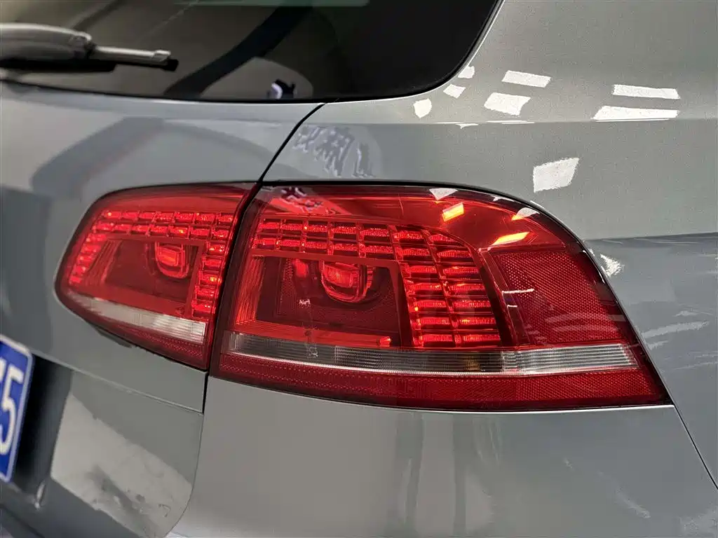 Volkswagen Magotan (Import) 2012 Wagon 2.0TSI 4WD Luxury фото 8