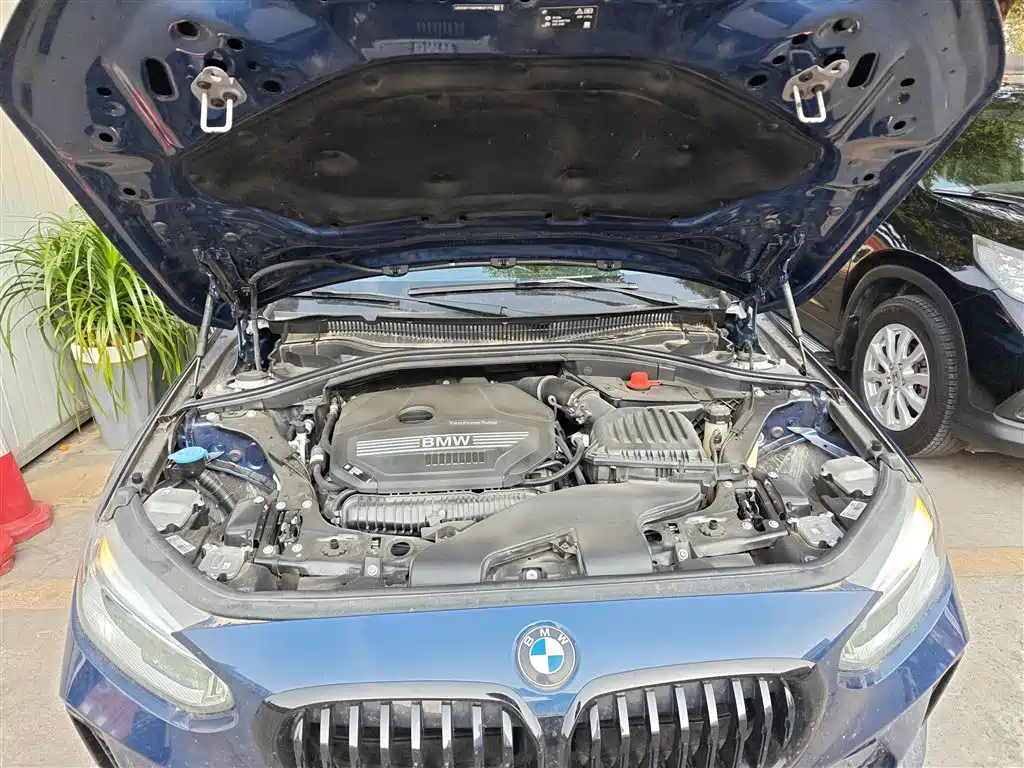 BMW 1 Series 2023 125i M Sport Shadow Edition фото 17