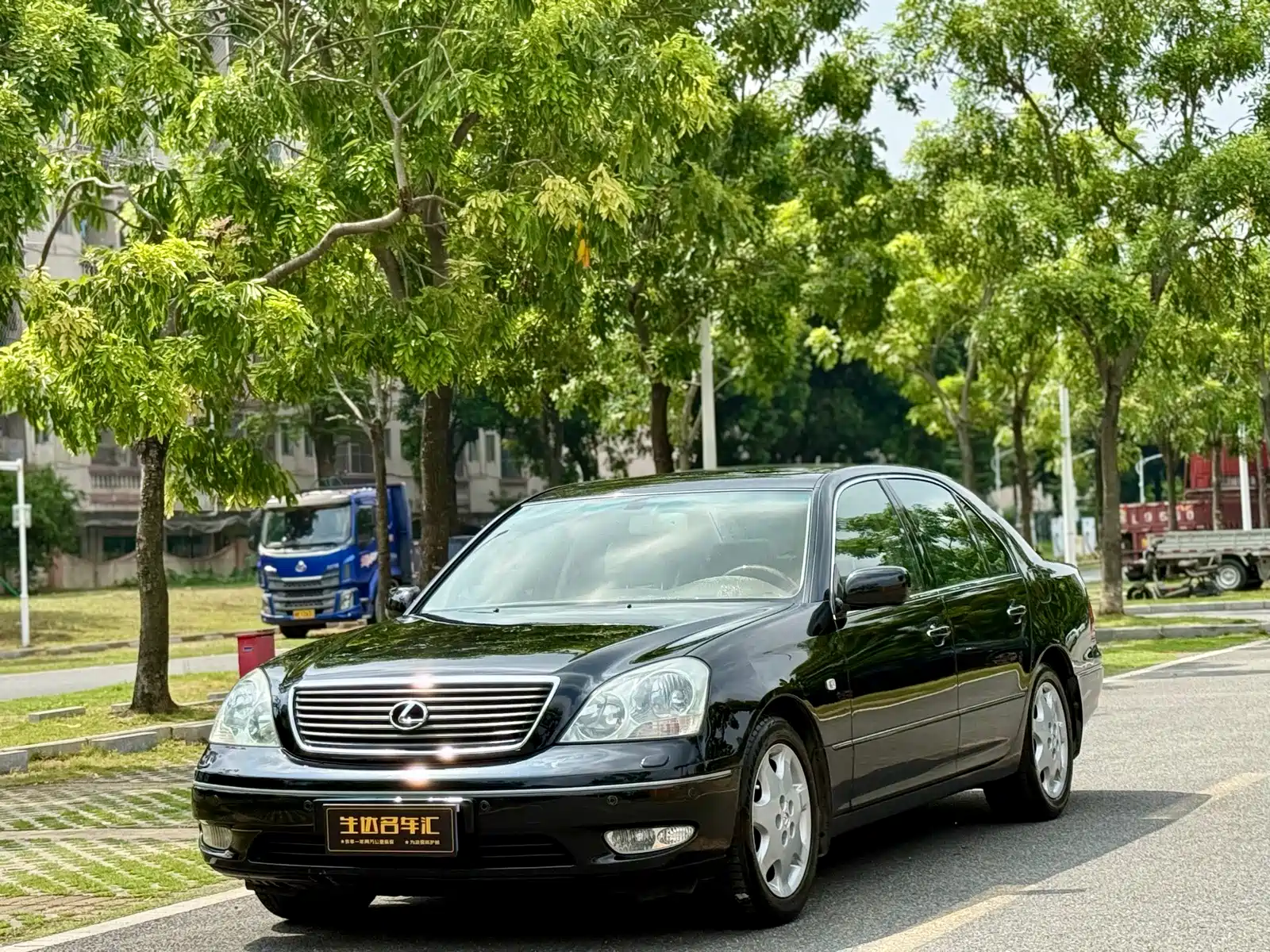 Фото 1 - Lexus LS