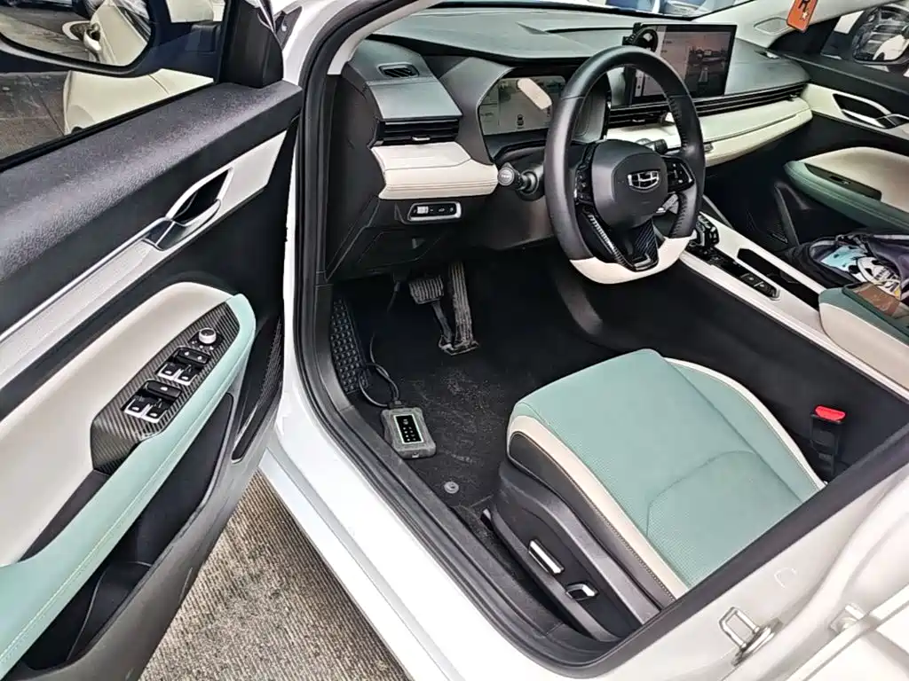 Geely Emgrand L HiP 2022 2022 1.5TD-DHT Pro 100KM Super Swift
