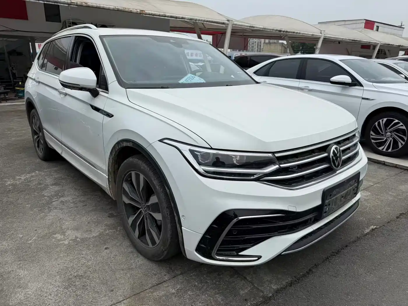 Volkswagen Tiguan L 2023 380TSI 4WD R-Line Premium 7-seater фото 11