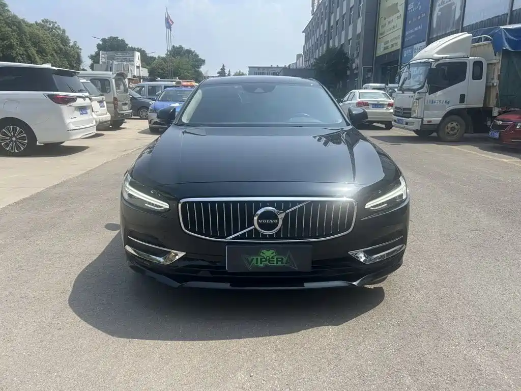 Фото 2 - Volvo S90